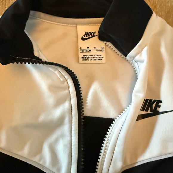 Nike Black and White Athletic Set - Picture 4 of 4